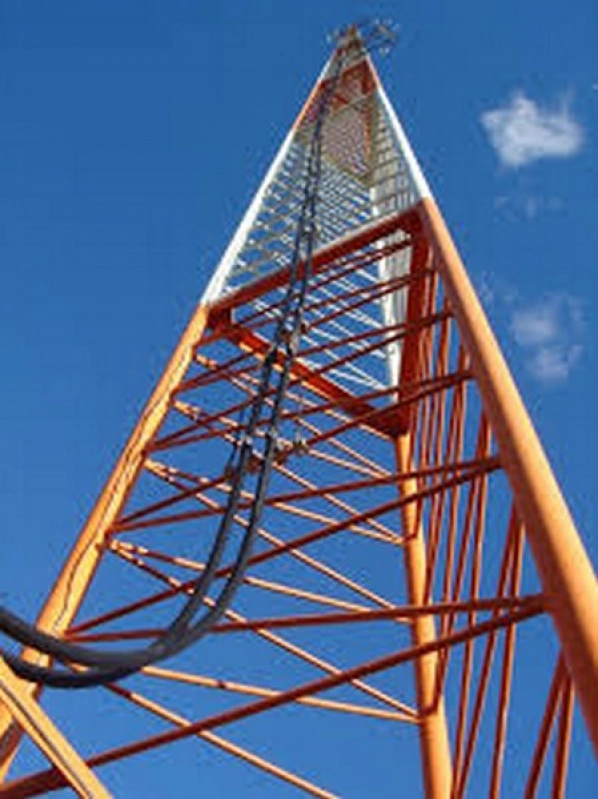 torres autoportantes de transmissão de energia